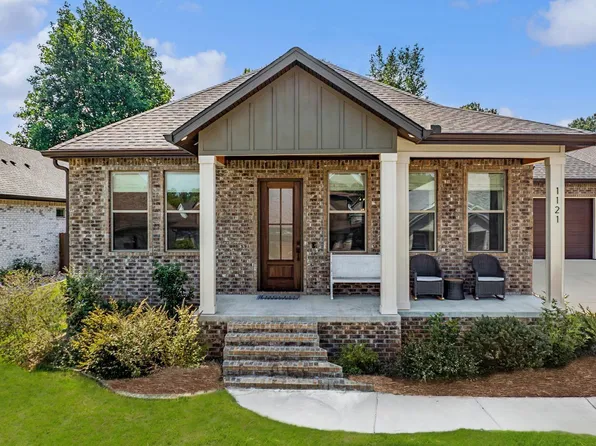 1121 Essex Dr, Benton, AR 72019