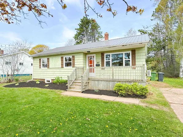 207 Belvedere Ave, Charlottetown, PE C1A 2Z2
