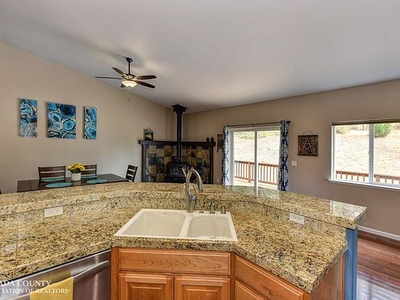 4th image of 15017 Lorie Dr