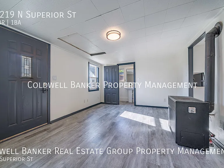 2219 N Superior St — Photo 11