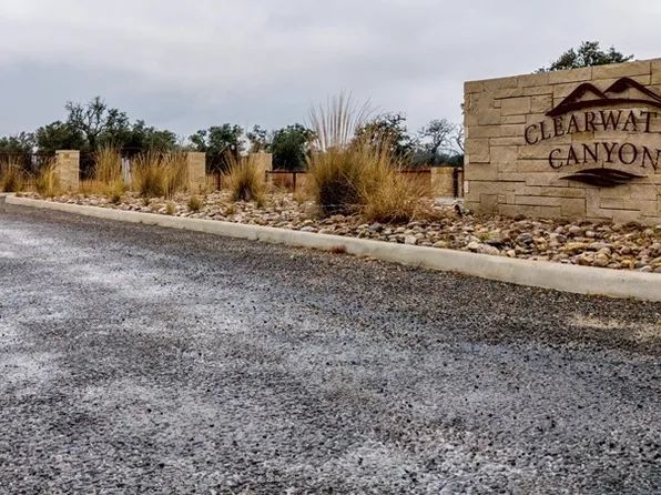 15 Clearwater Canyon Rd, Bandera, TX 78003
