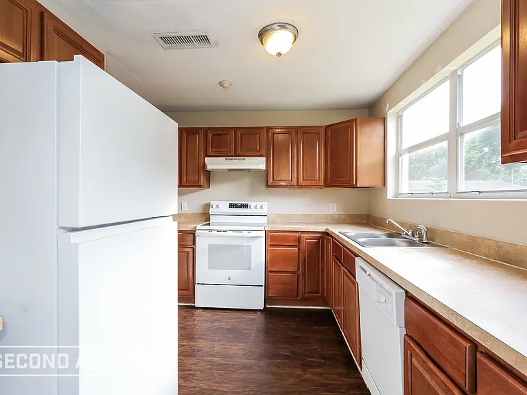 1320 Bretta St — Photo 7