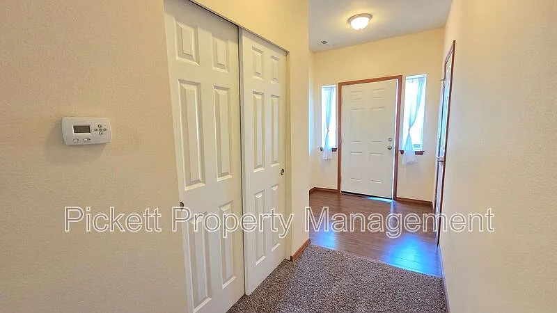 4 bed, 2.5 bath, 1700 sqft, $2,500 — Photo 2