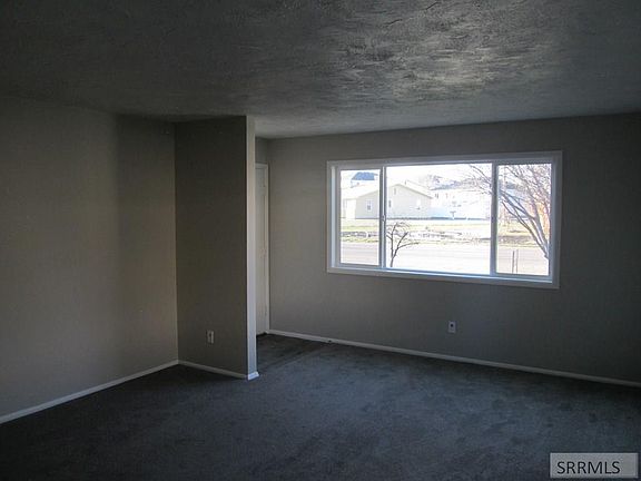 2nd image of 209 W 1st S