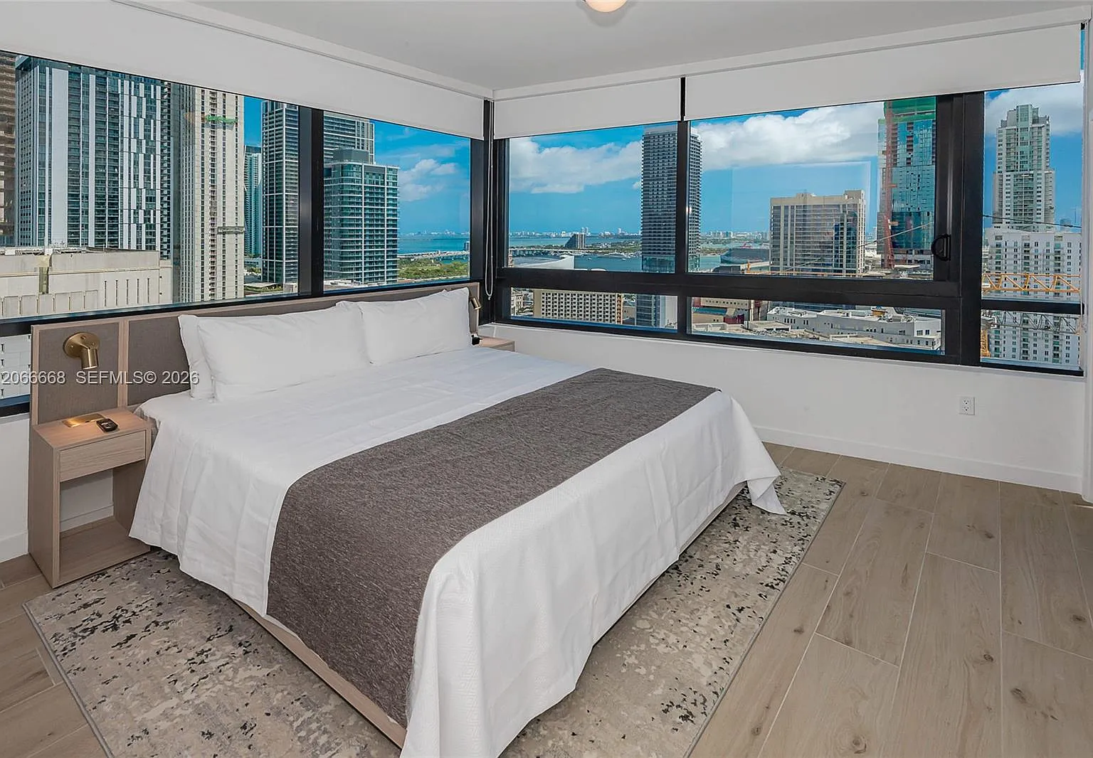 District 225 Condo — Photo 2