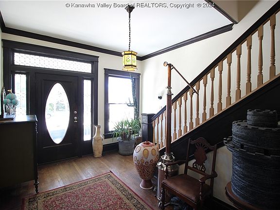 3rd image of 1530 Lee St E