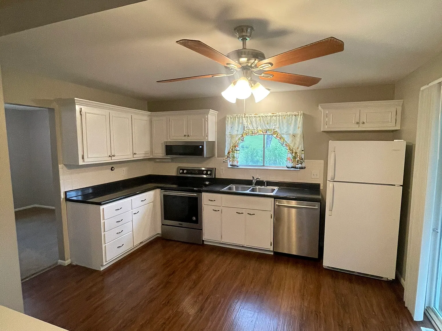 3 bed, 1539 sqft, $2,250 — Photo 4