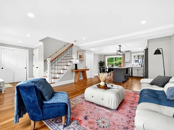 55 Banks St #2, Winthrop, MA 02152