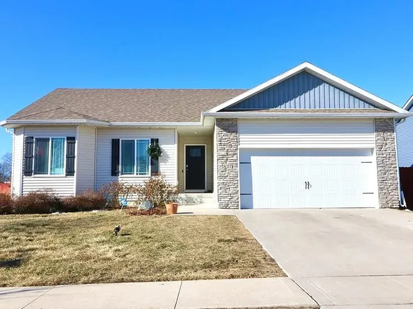 527 Bellflower Dr, Ames, IA 50014