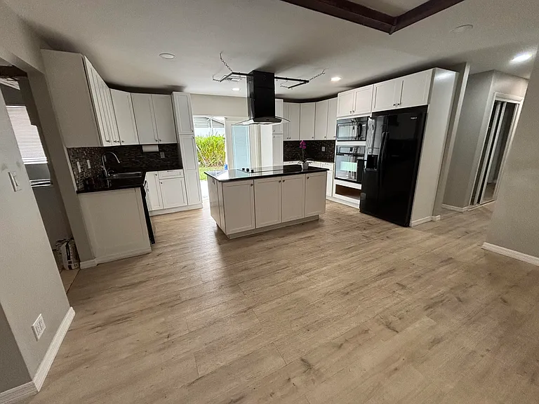 462 S Haverhill Rd — Photo 5