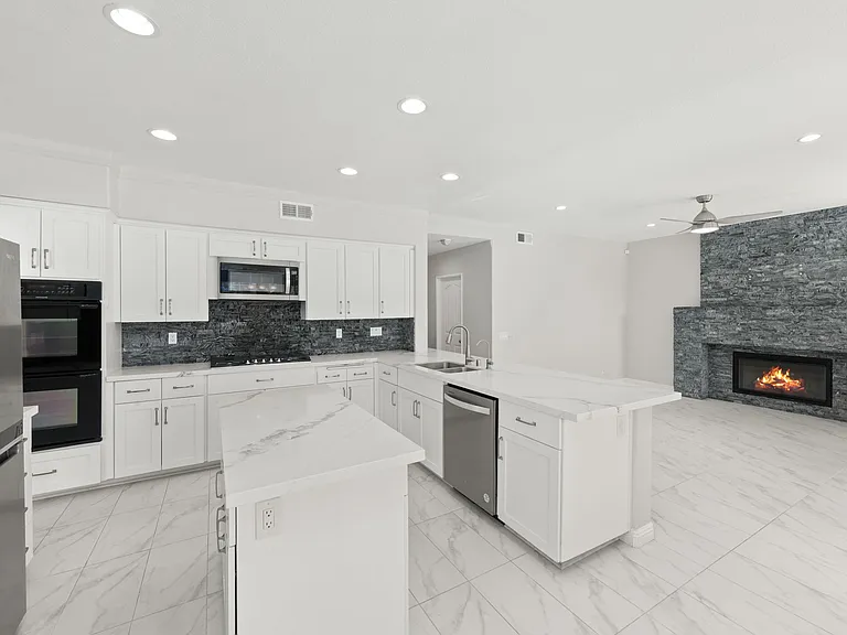 1068 Pacific Hill St — Photo 20