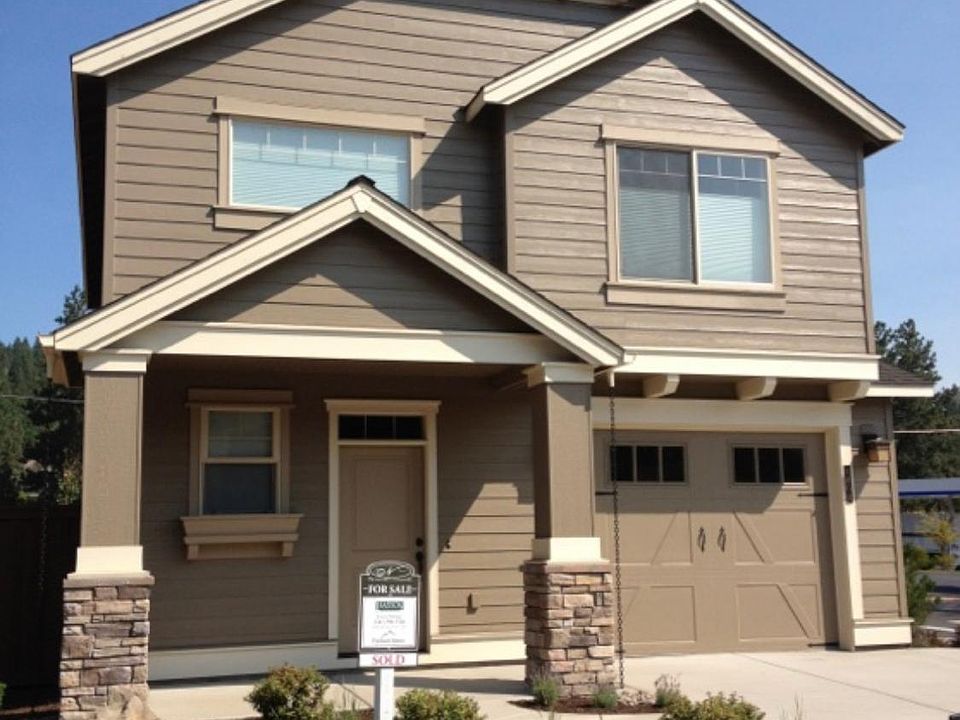 Phalish home built in 2012. Brand new carpet upstairs. Interior of house is freshly painted.