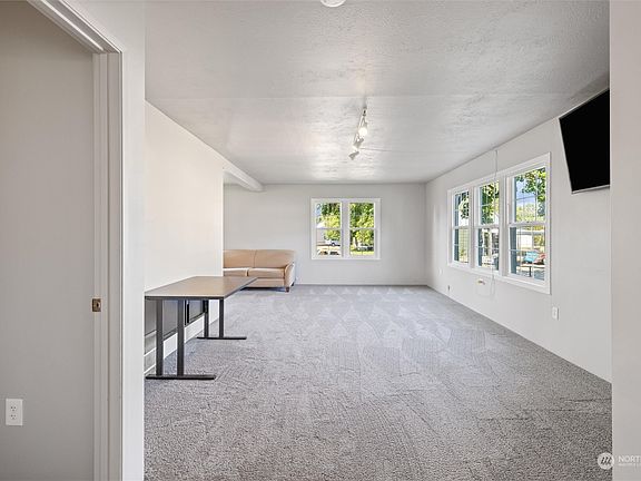 5th image of 1330 Mahan Avenue
