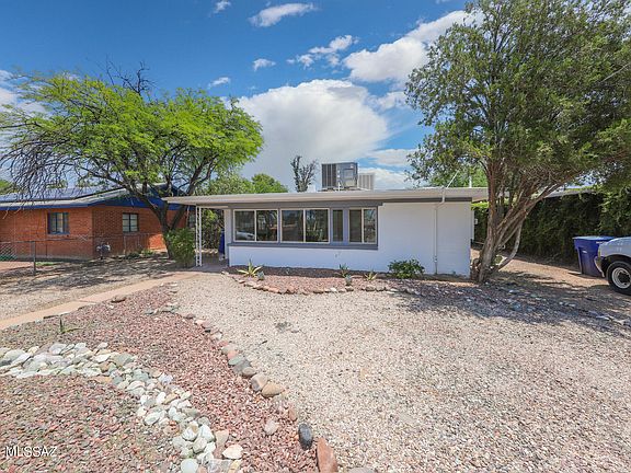 4th image of 820 N Desert Ave