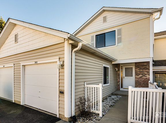 3rd image of 745 Whitesail Dr