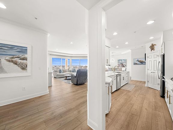 4th image of 662 Harbor Blvd Unit 340