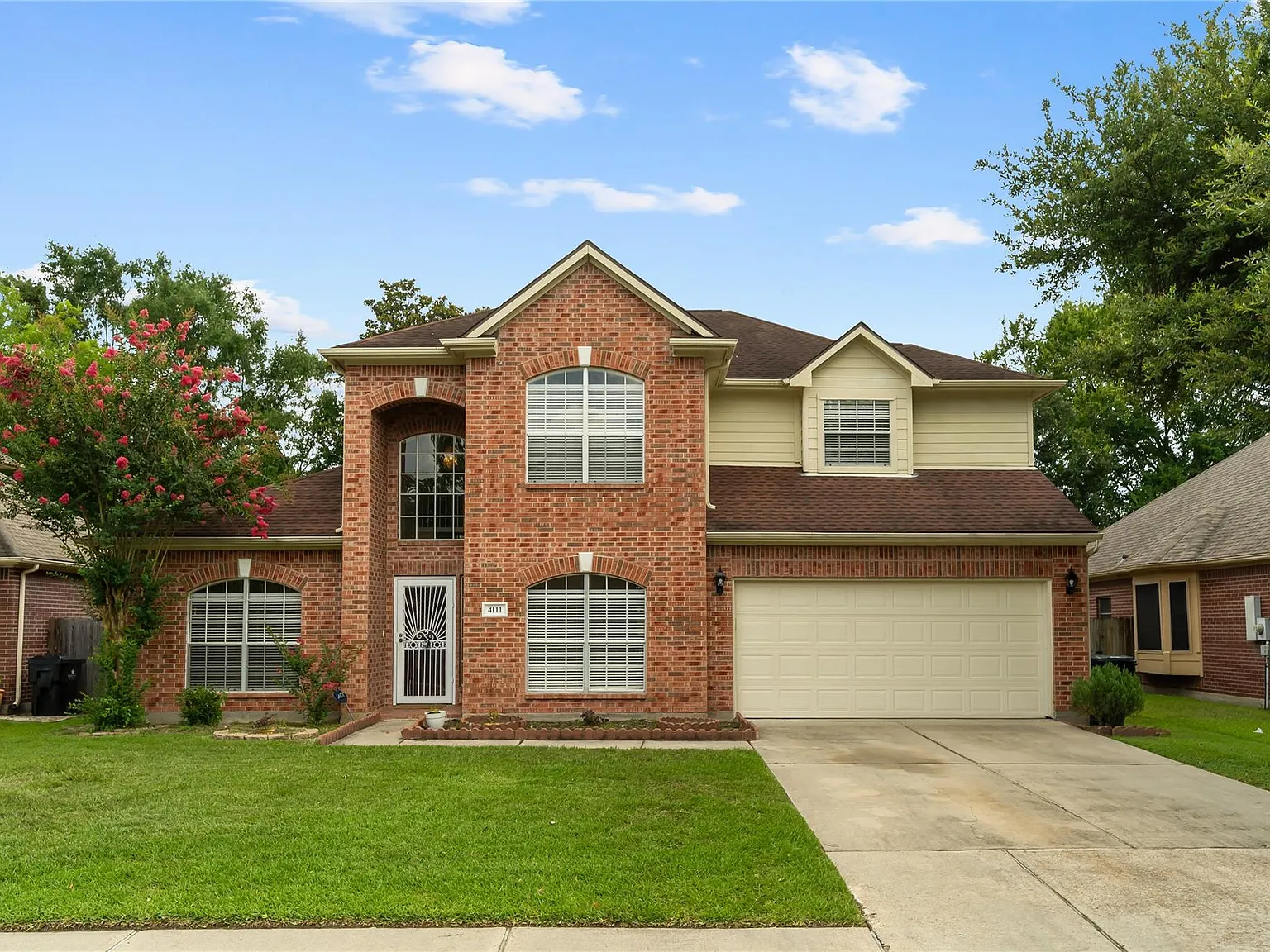 4 bed, 2.5 bath, 3145 sqft, $2,500 — Photo 1