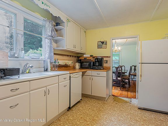 5th image of 93 Yeagerville Road
