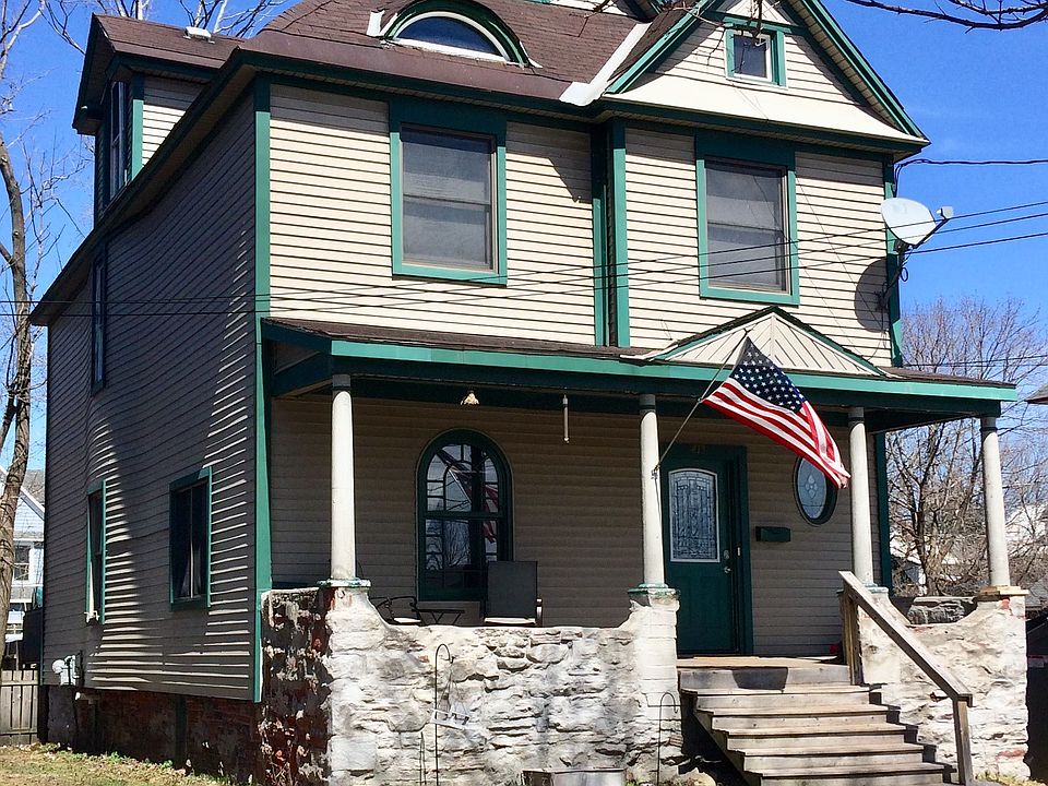 1st image of 413 E Spruce St