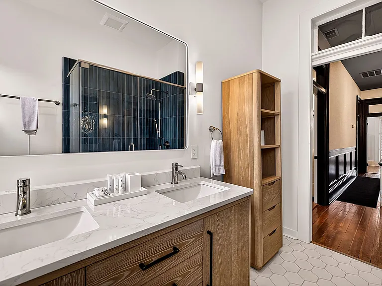 313 W Bolton St — Photo 30