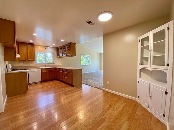 4th image of 1165 Broadmoor Dr