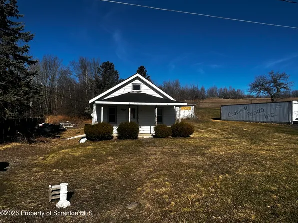 1900 Greenfield Rd, Jermyn, PA 18433