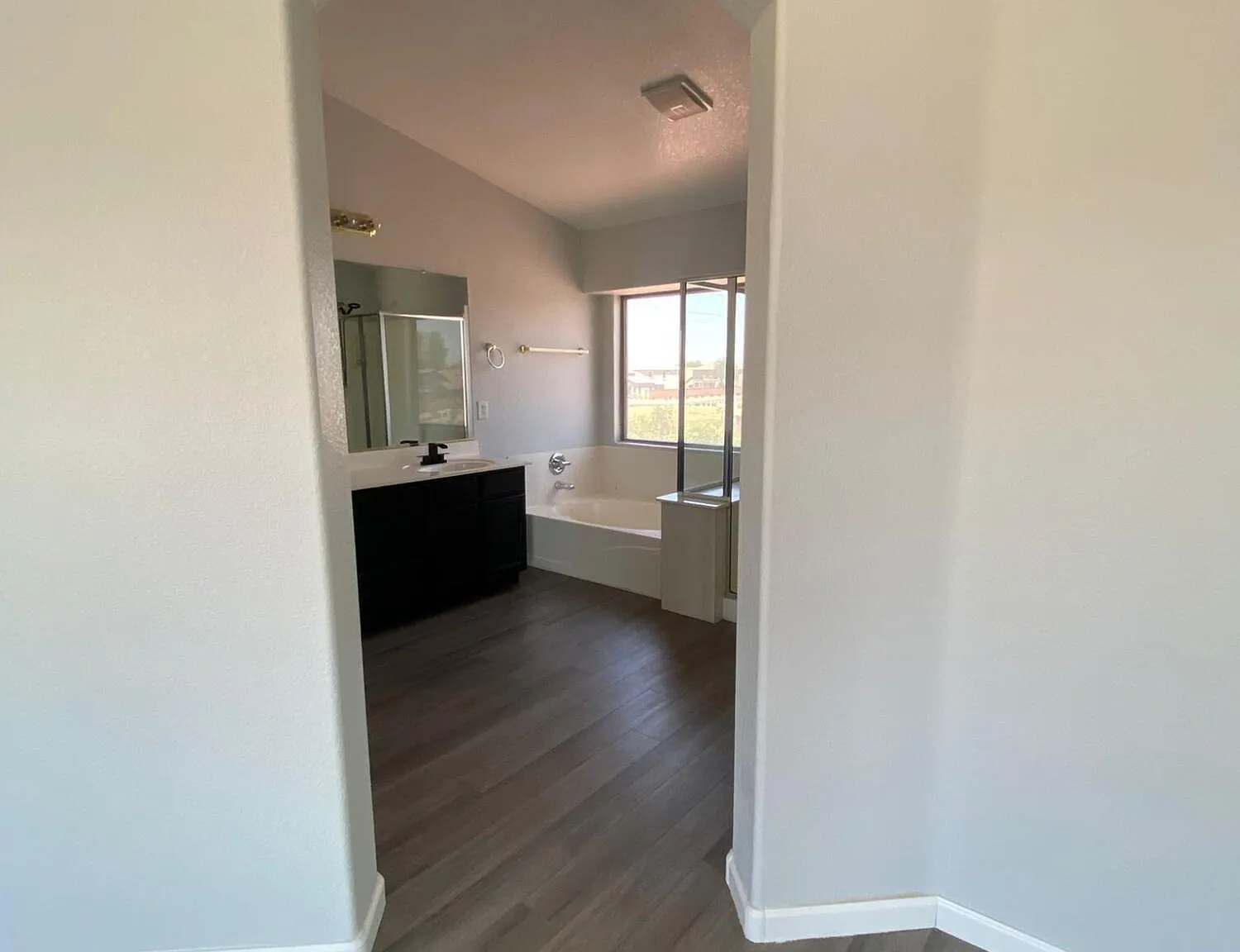5 bed, 2.5 bath, 2974 sqft, $2,990 — Photo 3
