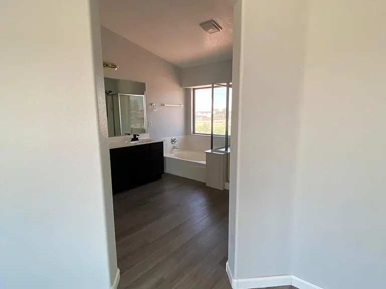 8402 S 48th Ln — Photo 3