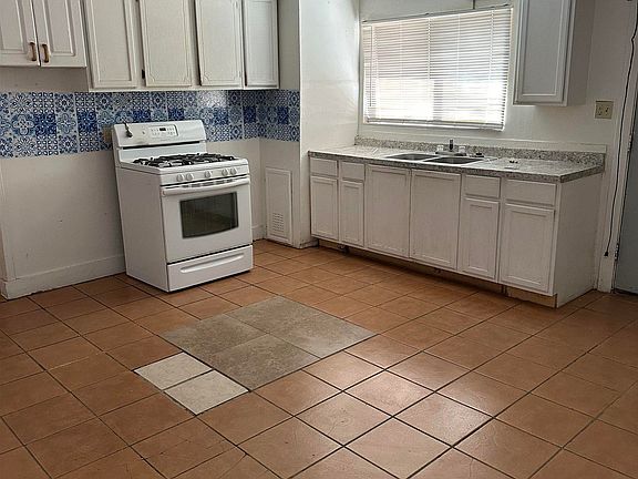 4th image of 512 S Myrtle St