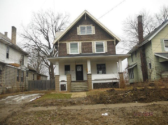 1st image of 231 W Blagrove St