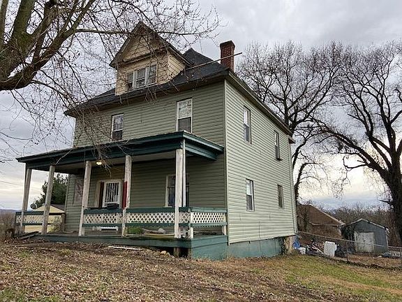 2nd image of 1215 17th St SE