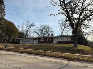 722 Ridge Rd, Decorah, IA 52101