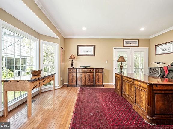 5th image of 8 Engles Ct