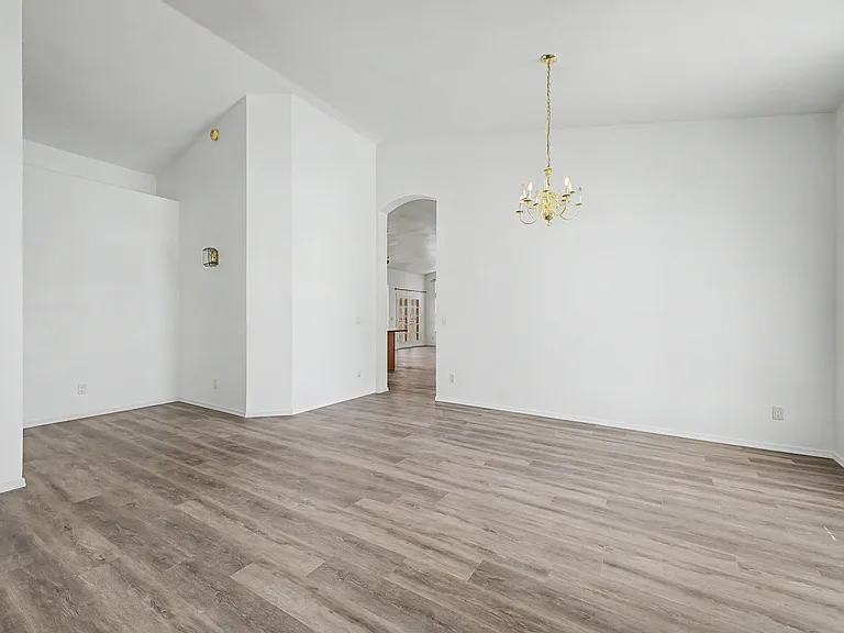 3103 N Meadow Ln — Photo 6