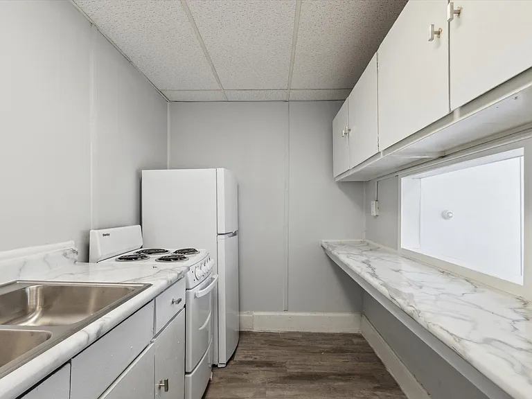 723 W Walnut St #723 — Photo 5