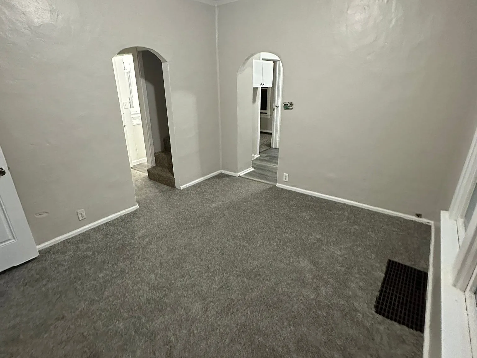 3 bed, 936 sqft, $1,015 — Photo 3