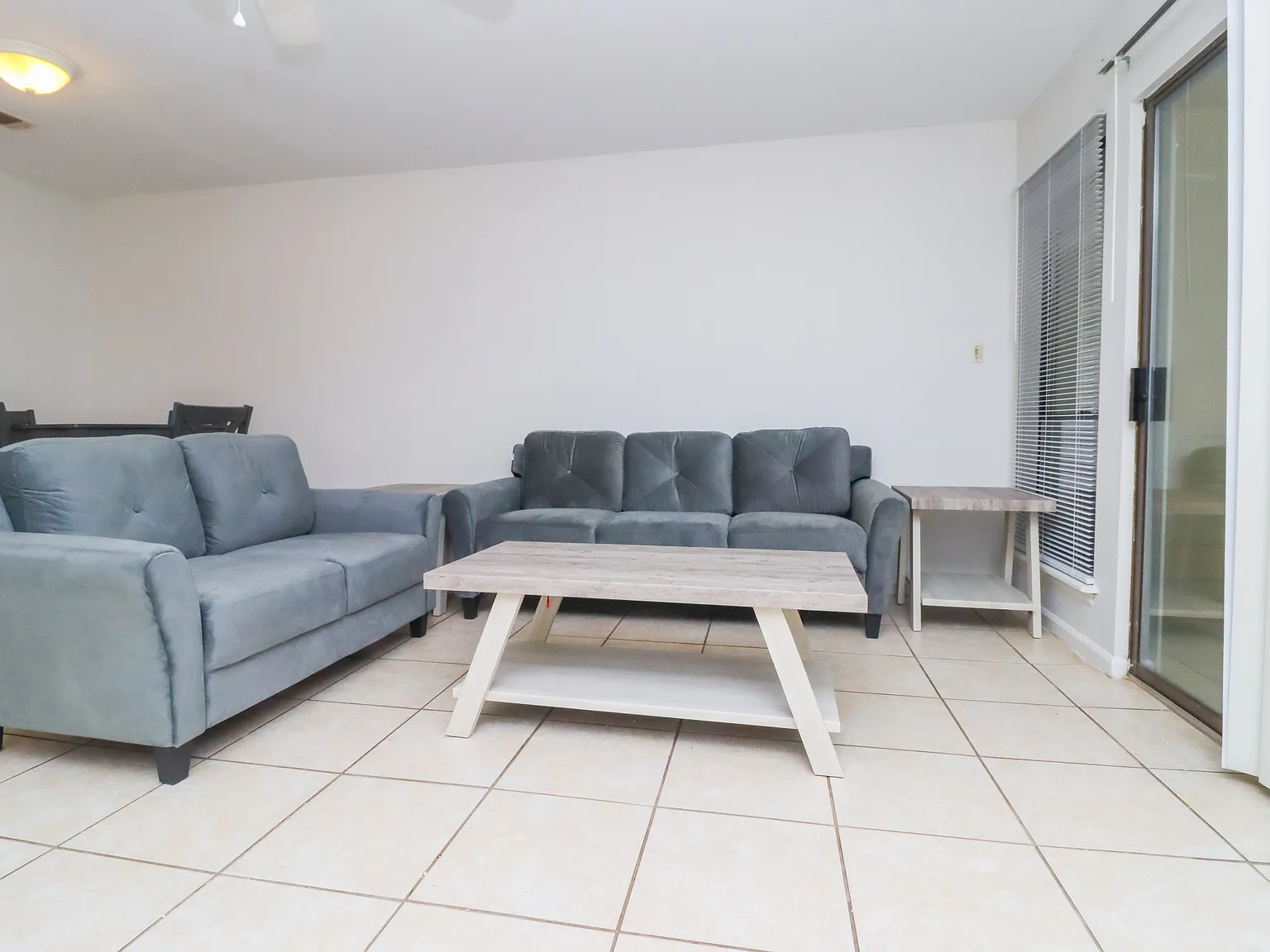 2 bed, 2.5 bath, 1400 sqft, $1,500 — Photo 4