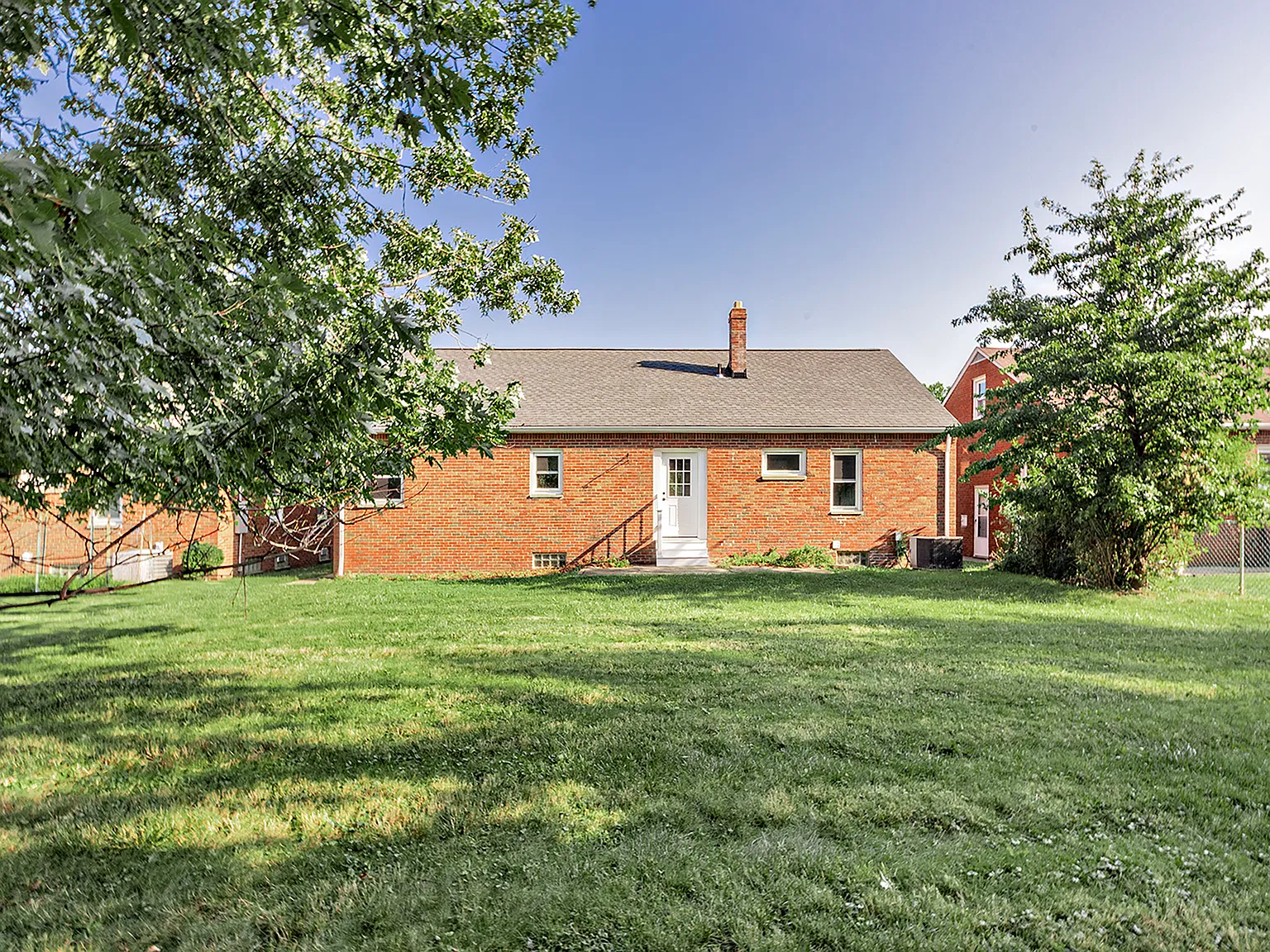 4 bed, 2381 sqft, $2,300 — Photo 3