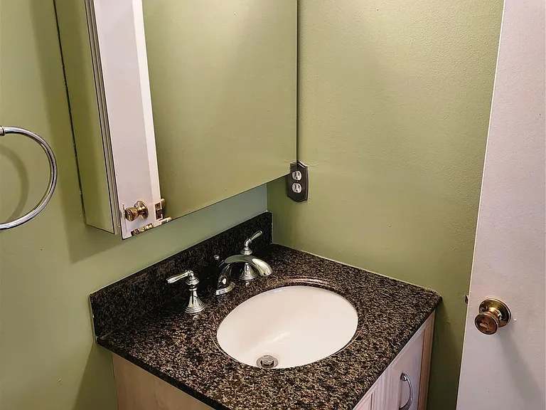 74 Preston E — Photo 23