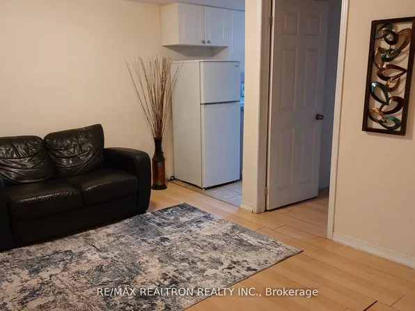 17 Spangler Rd E, Markham, ON L3S 2G2