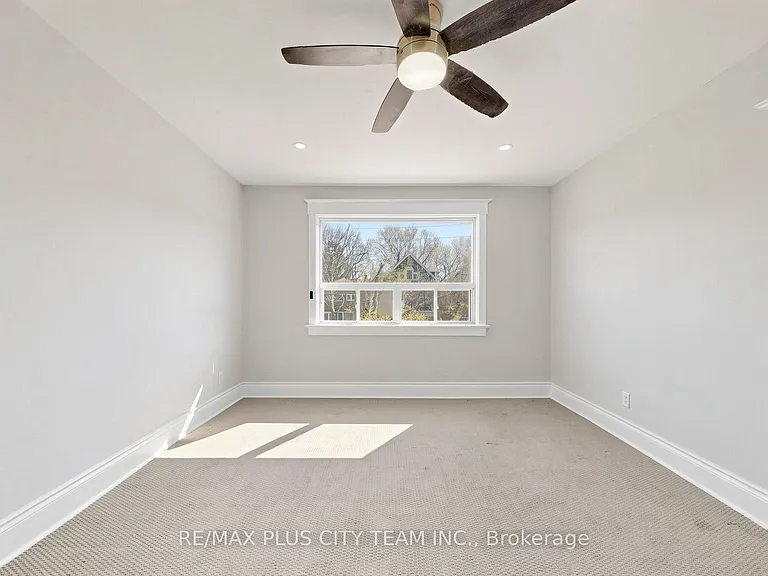 402 Woodbine Ave — Photo 13