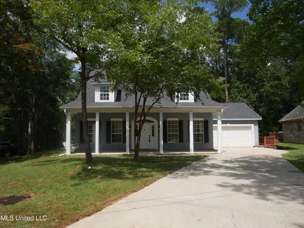 654 Mauna Loa Pl, Diamondhead, MS 39525