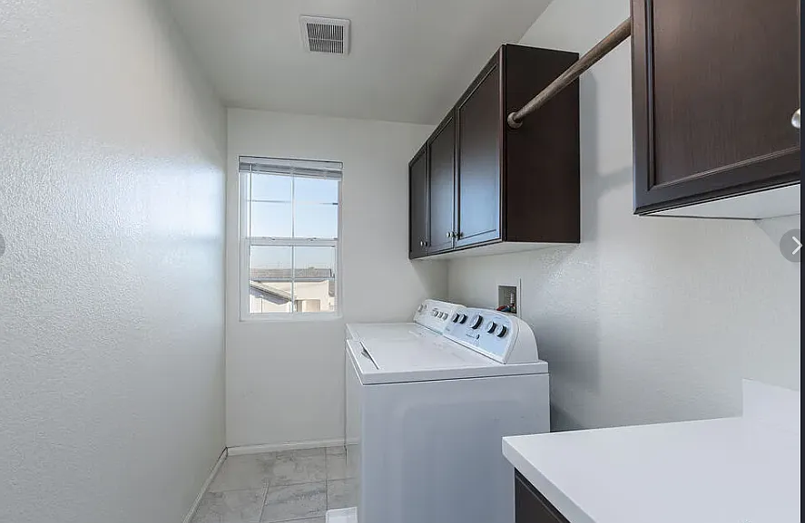 4 bed, 2382 sqft, $3,200 — Photo 4