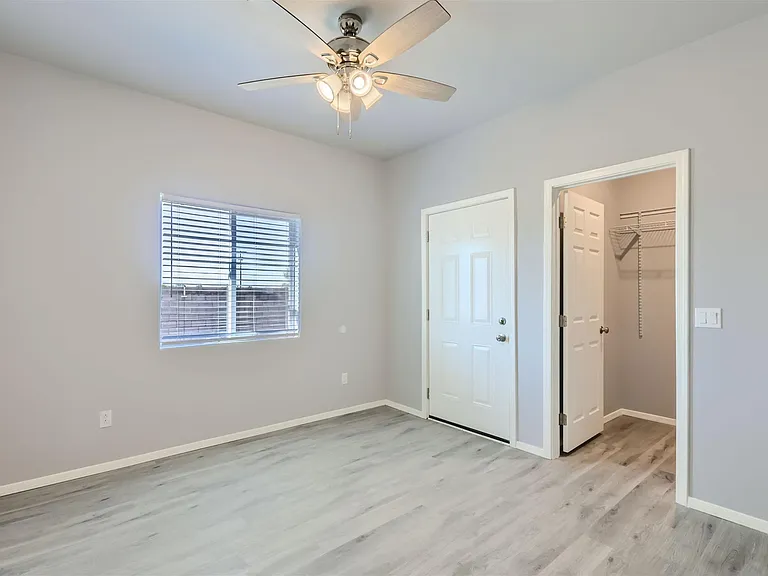 7010 N 80th Ave — Photo 17