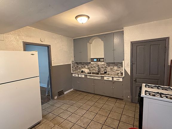 3rd image of 1734 Dragoon St