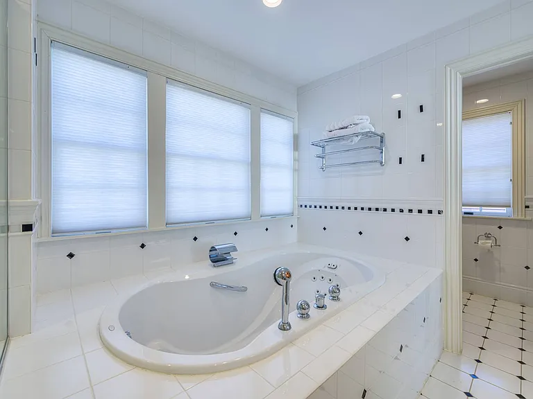 817 Dune Rd — Photo 23