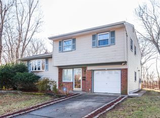 4 Laythan Rd, Edison, NJ 08817