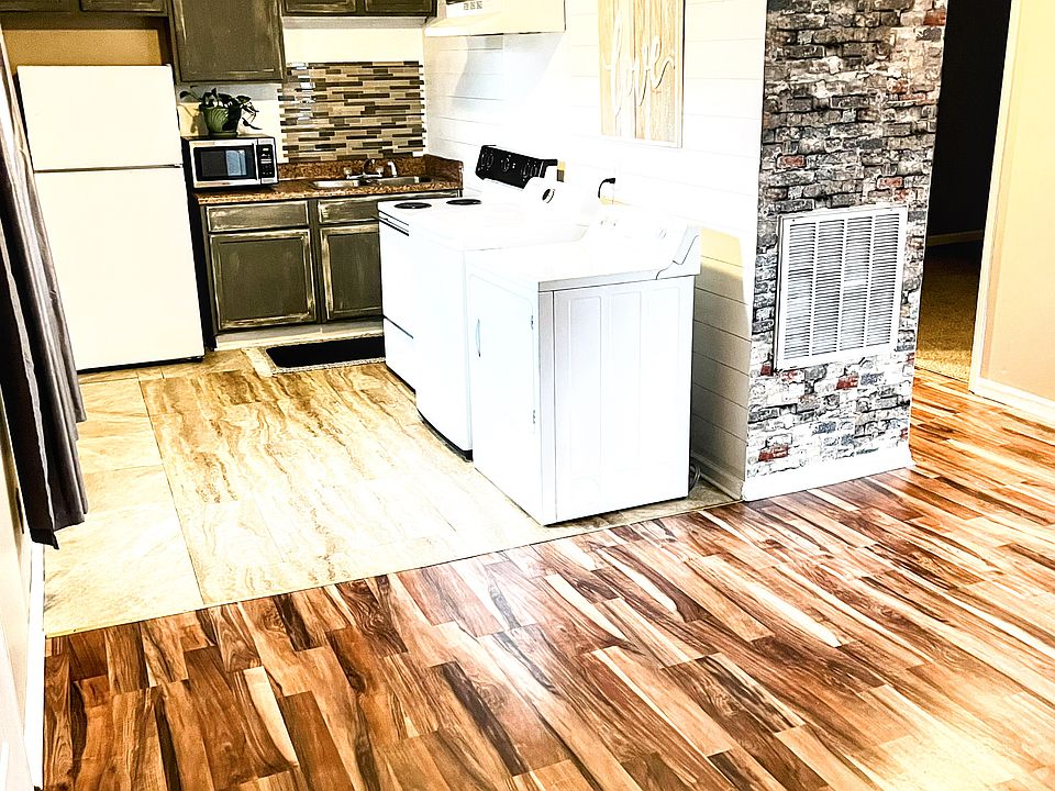 Check out the living room floors ! Gorgeous