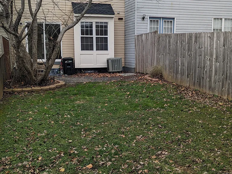 319 Fullerton Pl — Photo 15