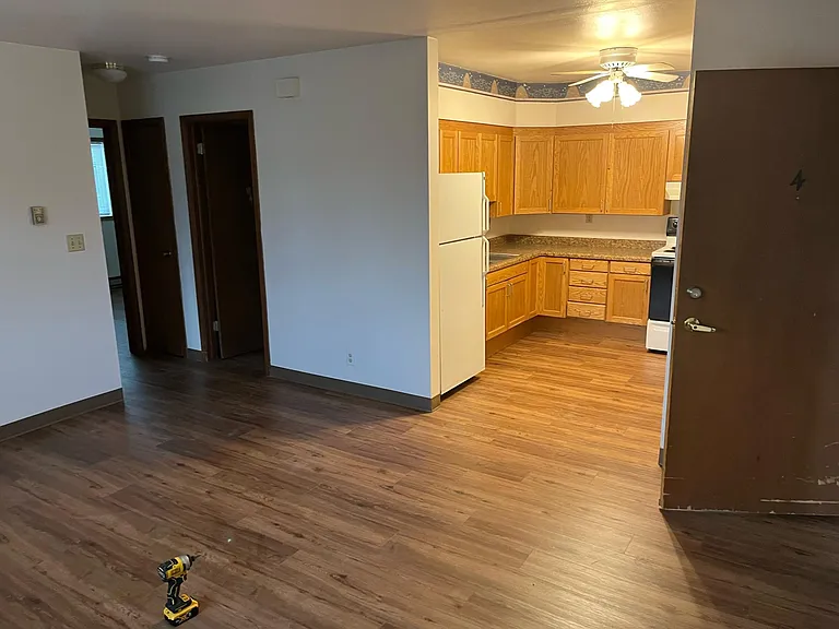201 W Main St #E4 — Photo 3